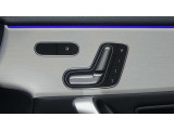 【フロントシートヒーティング】運転席/助手席共に三段階で調節が可能なシートヒーターを装備しております。季節を問わず快適にご使用いただけます。』