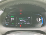 速度やシフト位置、走行に関する情報がひと目で確認しやすく、運転中に必要な表示を把握できます。表示がまとまっており、出発前や走行中の状態確認にも便利です。