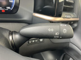 操作しやすいウインカーレバーで、安全な車線変更をサポート。直感的に操作でき、運転に集中できます。