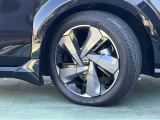日産純正アルミホイール タイヤサイズは205/50R17です。