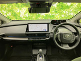 画面には地図が表示され、目的地までの道順確認に活用できます。運転席から視線を大きく動かさずに情報を確認でき、日常のお出かけをサポートします。