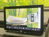 【パノラミックビューモニター】専用のカメラにより、上から見下ろしたような視点で360度クルマの周囲を確認することができます☆死角部分も確認しやすく、狭い場所での切り返しや駐車もスムーズに行えます。