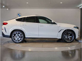 ☆BMWの前後重量配分50:50はエンジン自体をフロントタイヤよりも後ろにずらし、通常はエンジンルーム内に搭載される重量物であるバッテリーをトランクに移動させるなどして実現されています☆