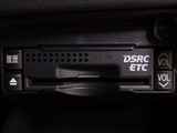★ETC(DSRC)が装備されています!!社外品とは違い収まりの良いデザインが人気!高速道路を利用する際は必需品ですよね!!ストレス無く料金所を通過出来ます!!
