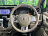 インテリアに合わせたデザインのステアリングは、運転される方のことも考え、運転しやすい形状、大きさです。是非一度、実際に触ってお確かめください。