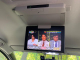 【フリップダウンモニター】大画面モニターで後席でもエンタメをお楽しみいただけます。小さなお子様にも大人気の装備です♪