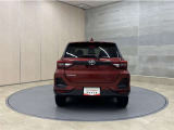 リヤ、後ろから見るとまた車の印象が変わってきますね☆☆