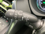 雨天時でもクリアな視界を確保するワイパーレバー。操作も簡単で、安全な運転をサポートします。繊細な操作感も魅力の一つです。