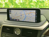 多彩な情報を表示するモニターは、運転支援機能と連携し、安全な運転をサポートします。車両情報を一目で確認できます。
