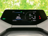 速度やシフト位置、航続可能距離などの情報がまとまり、必要な表示を運転席から確認しやすい構成です。警告灯や各種表示も一画面で把握でき、日常の運転を支えます。