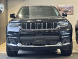伝統のセブンスロットルグリルが一目でJeepと分かります。