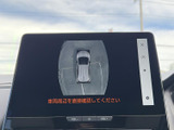 後方の視界を広げ、安全な駐車をサポート。狭い場所でもスムーズに駐車できます。