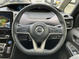 握りやすいステアリングは、運転操作をスムーズにします。ステアリングスイッチで、オーディオやハンズフリー通話も操作可能です。快適なドライビングをサポートします。
