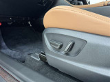 パワーシート搭載。微妙な調整が手軽にでき、ピッタリのポジションで運転することが可能です。