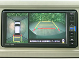 狭い場所での駐車や車庫入れも安心。後方の状況をモニターで確認できるので、安全に運転をサポートします。運転に自信がない方にもおすすめです。