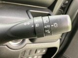 操作しやすいウインカーレバーで、スムーズな車線変更をサポート。オートリターン機能で、運転の負担を軽減します。
