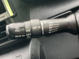 雨天時の視界を確保するワイパー操作を、スムーズに行えます。間欠ワイパー機能も搭載し、雨の強さに応じて適切な間隔で拭き取ります。