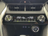 左右独立温度コントロールフルオートエアコンです。運転席、助手席それぞれで独立して温度設定ができます。冷え性の方が乗っても安心ですね♪
