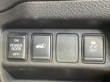 【パワーバックドア】スマートキーや運転席のボタンを押すだけでリアゲートが自動で開閉します!荷物を持っている時や、高い位置にあるバックドアを閉める際に便利な機能です♪