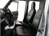 高いホールド性で運転姿勢が安定します。長距離ドライブでも疲れにくいのが魅力です。快適なドライビングライフをお送りください♪