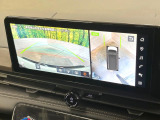 【アラウンドビューモニター】専用のカメラにより、上から見下ろしたような視点で360度クルマの周囲を確認することができます☆縦列駐車や幅寄せ時に活躍してくれます♪