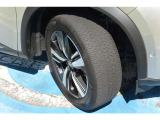 タイヤサイズは235/55R19です。