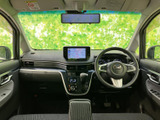 運転席からの視界は良好です。広々とした空間は、ドライバーに快適な運転環境を提供します。
