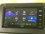 お気に入りの音楽を快適に楽しめるオーディオ画面。Bluetooth接続でスマートフォンとの連携も可能です。ドライブ中のエンターテイメントに。