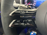 メモリー付きパワーシートが装備されている車両はシートの位置・ドアミラーの角度・ハンドルの位置を3名まで記憶出来ます。