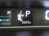 たとえばダイハツのお店にある、たくさんのスマアシ搭載車は、正常に作動する事をしっかり確認します。