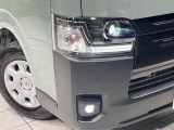 【LEDヘッドライト】悪天候や夜間走行時も良好な視界を確保し安心して運転できる高輝度LEDヘッドライトを装備!点灯速度が早く、消費電力も抑えられています。
