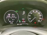 視認性の高いメーターパネルは、運転に必要な情報を分かりやすく表示します。運転状況を一目で把握でき、安全運転をサポートします。