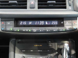 左右独立温度コントロールフルオートエアコンです。運転席、助手席それぞれで独立して温度設定ができます。冷え性の方が乗っても安心ですね♪