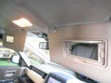 運転席&助手席バニティミラー付き♪