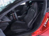 エクステリアには、マグマのように深く燃え上がるような特注指定カラー「Rosso Magma(ロッソ・マグマ)」を纏っています。