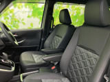 運転席からの視界は良好で、運転操作もスムーズに行えます。快適なドライビングをサポートする空間です。
