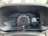 速度計と液晶表示が並び、走行に必要な情報を運転席から確認しやすい配置です。速度やシフト位置などをひと目で把握しやすく、日常の運転を支えてくれます。