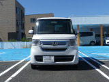 LEDヘッドライト装着車なので、夜間走行も明るく安全な走行をサポートいたします