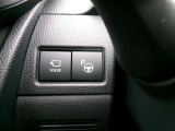 パーキングアシスト機能で、苦手な駐車もクルマがアシストしてくれるので、楽になりますね!(補助装置です)