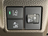 【ホンダセンシング】走行中に前方の車両等を認識し、衝突しそうな時は警報とブレーキで衝突回避と被害軽減をアシスト。より安全にドライブをお楽しみいただけます。