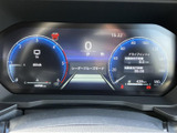視認性に優れたメーター類で、運転に必要な情報を分かりやすく表示。運転状況を的確に把握でき、安全運転をサポートします。機能性も高いです。