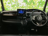 運転席からの視界を広げ、安全な運転をサポート。バック時の死角を減らし、周囲の状況を把握しやすくします。運転に自信がない方にもおすすめです。