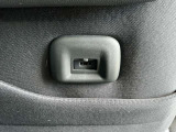 助手席シートバックにはUSBポートついています。