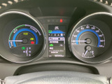 視認性の高いメーター類で、運転に必要な情報を的確に把握できます。運転状況を常に把握し、安全運転をサポートします。
