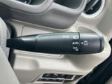 操作しやすい位置に配置されたウインカーレバーです。オート機能も搭載し、安全な車線変更をサポートします。