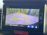 【バックカメラ】駐車時に後方がリアルタイム映像で確認できます。大型商業施設や立体駐車場での駐車時や、夜間のバック時に大活躍!運転スキルに関わらず、今や必須となった装備のひとつです!