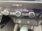 オートエアコンで、毎日のドライブを快適に。温度、風量を自動で調整し、理想的な車内環境を提供します。USBチャージャー搭載。スマートフォンなどの充電にとっても便利です。