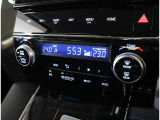 左右独立温度コントロールフルオートエアコンです。運転席、助手席それぞれで独立して温度設定ができます。冷え性の方が乗っても安心ですね♪