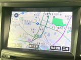 【メーカー純正ナビ】インテリアに溶け込むスタイリッシュな「専用設計」メーカーナビを装備♪視認性や操作性など基本性能にも優れ、より上質なカーライフをお楽しみいただけます。