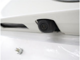 バックカメラが付いているので後方確認が非常にしやすいです。今や運転初心者も熟練者も必須装備!ついていて損はないですね♪
